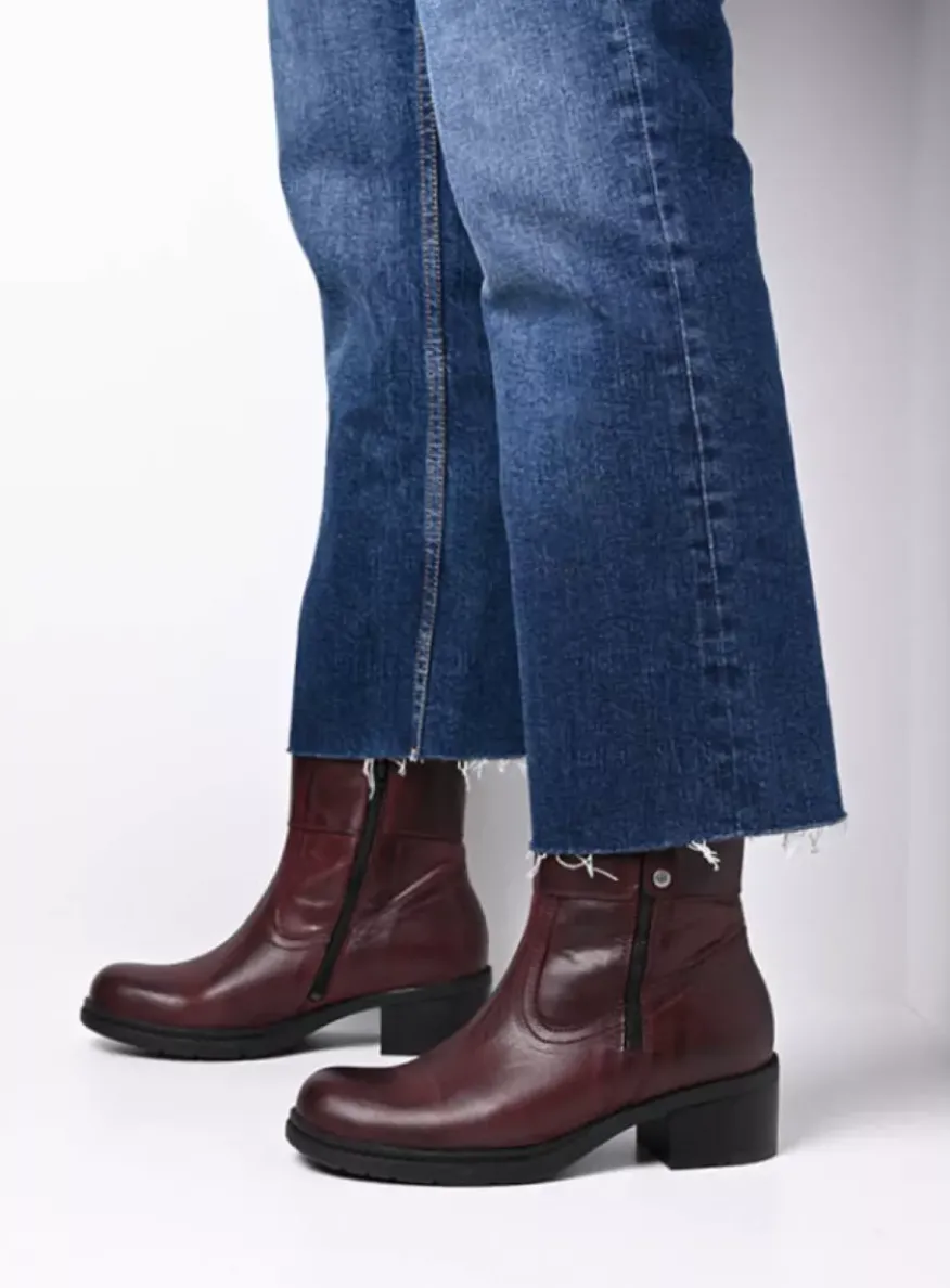 Fairview XW - bordeauxrood leer